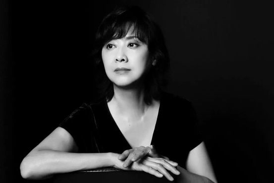 最美女儿国国王朱琳，要读书给你听
