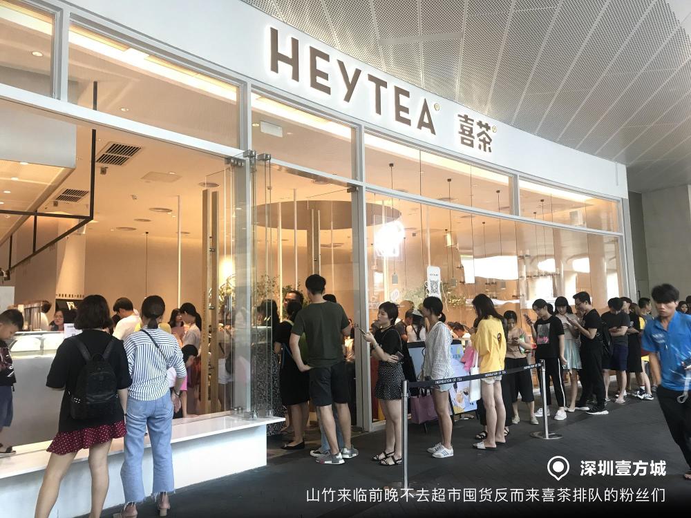 哪些人愿意在网红奶茶店门前排长队?都市女性居多手机