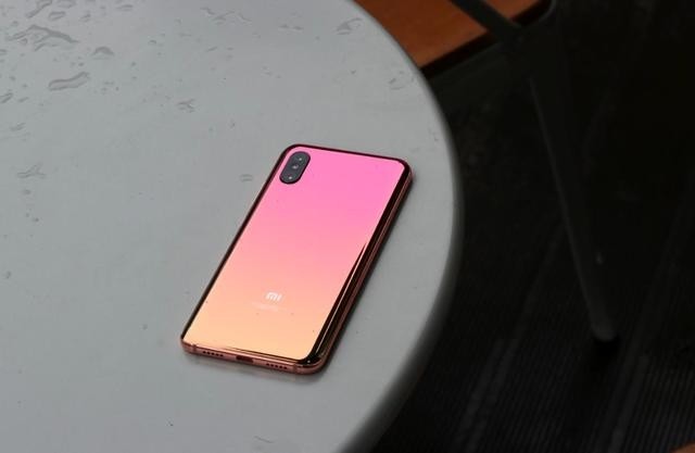 小米8屏幕指纹识别版上手体验 还买什么iPhon