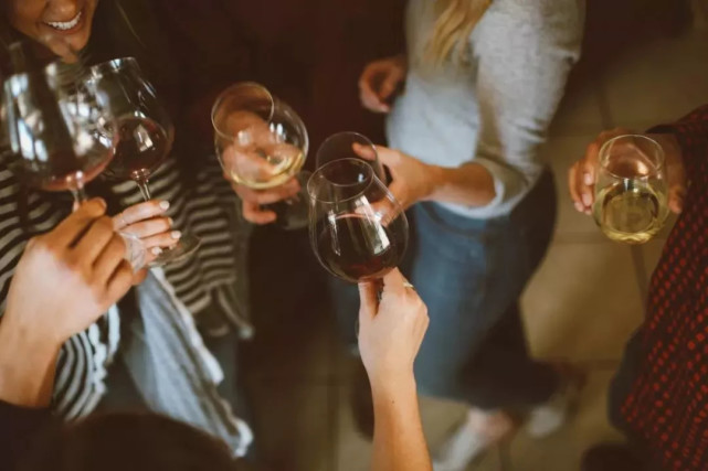 愿你2021有酒可以醉,酒醒有人陪