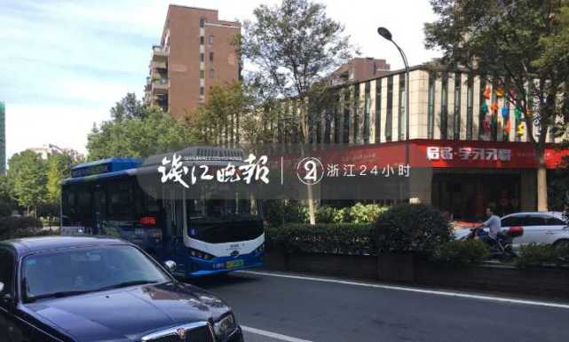 一条没预留公交站的路＂困＂住了一个小区的出行