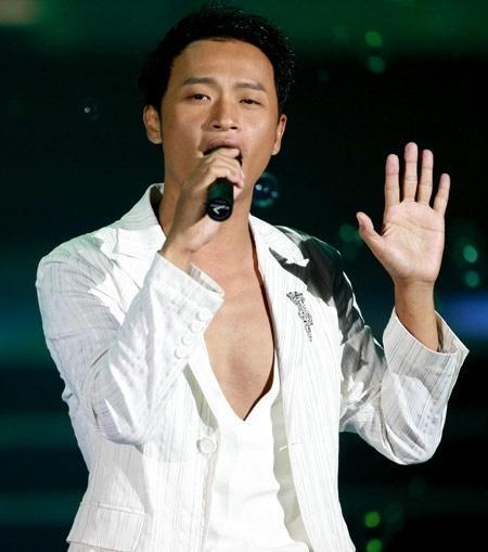 25年前他和王俊凯一样帅,是张国荣接班人,如今