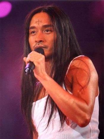 25年前他和王俊凯一样帅,是张国荣接班人,如今