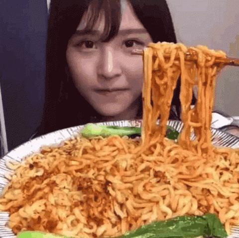 大胃王猫妹妹吃东西这一细节被吐槽,网友:催吐