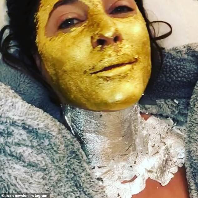 英知名女主持敷24K纯金面膜金光闪闪 一小瓶