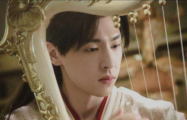 邓伦微博疑似偷偷秀恩爱,女友并不是杨紫,应采