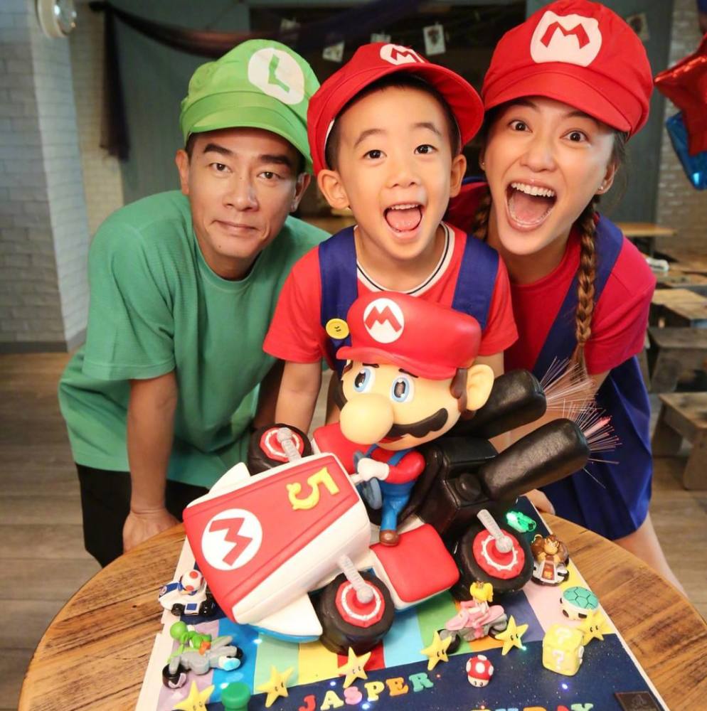 Jasper写错陈小春名字，竟撞《鹿鼎记》桥段