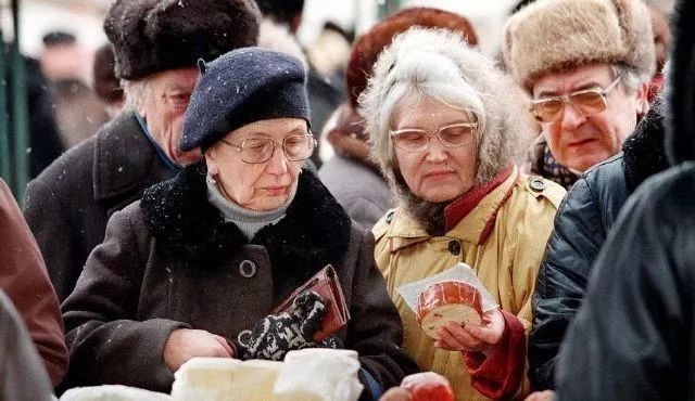 俄罗斯老人跑来中国养老！背后原因让国人震撼！