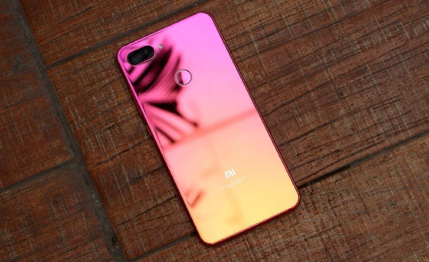 小米华为互怼,荣耀8X完胜小米8后,小米8青春完