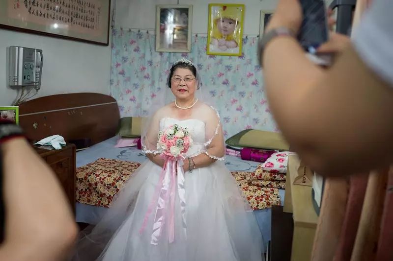 婚纱的暴利_动漫婚纱情侣头像