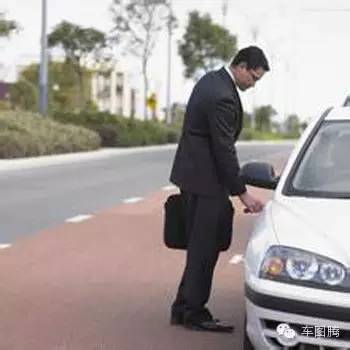 无钥匙启动的汽车,钥匙没电了咋办?