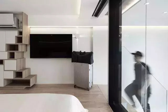 48平的长条形小户型loft，二楼放了个大浴缸，太羡慕了