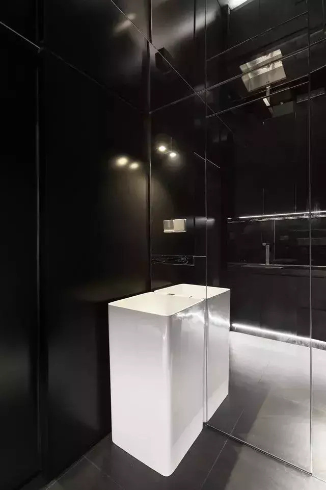 48平的长条形小户型loft，二楼放了个大浴缸，太羡慕了