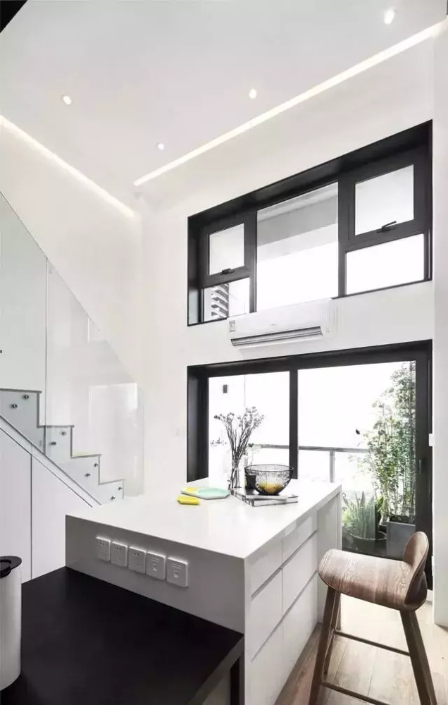 48平的长条形小户型loft，二楼放了个大浴缸，太羡慕了