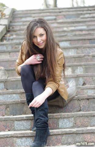 俄罗斯名校女生弃学拍成人电影