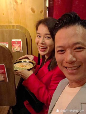 李承德成晒娃炫妻狂魔,胡杏儿母子到其公司探班,办公室见人品!