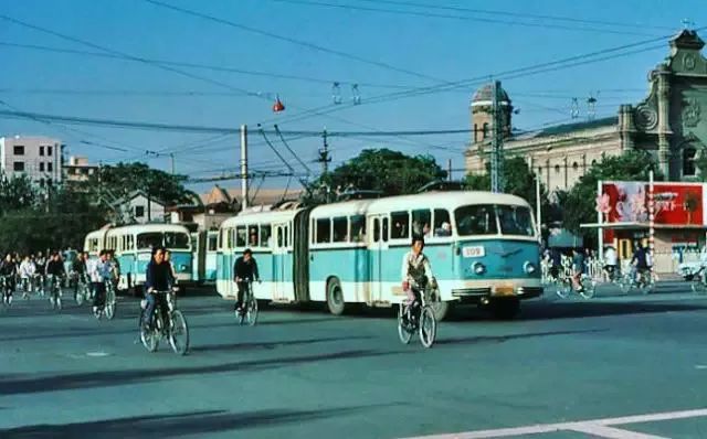 让座简史:霸座不是不文明,而是过于精明