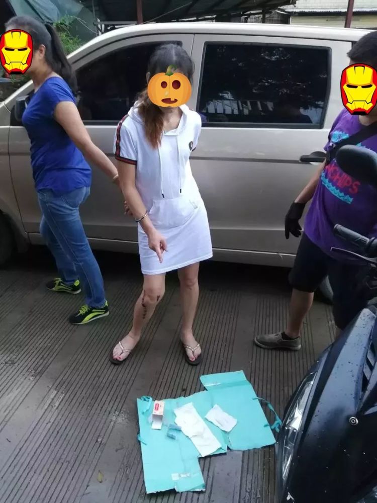 梧州竹湾一女子在垃圾场隐身交易毒品,结果.