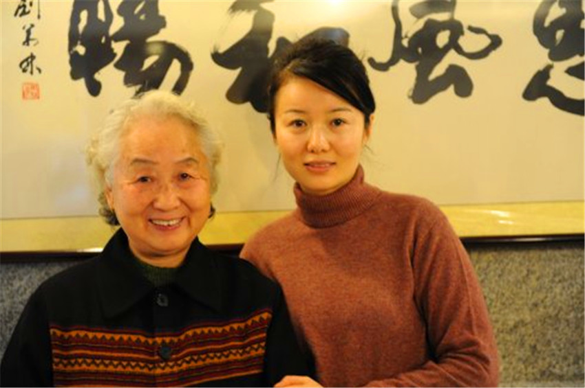 大家还记得总是饰演妈妈的郑卫莉吗?嫁给杜淳爸爸