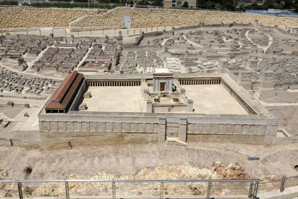 犹太教徒们笃信第三圣殿会在未来弥赛亚来临时在圣殿山上重建.