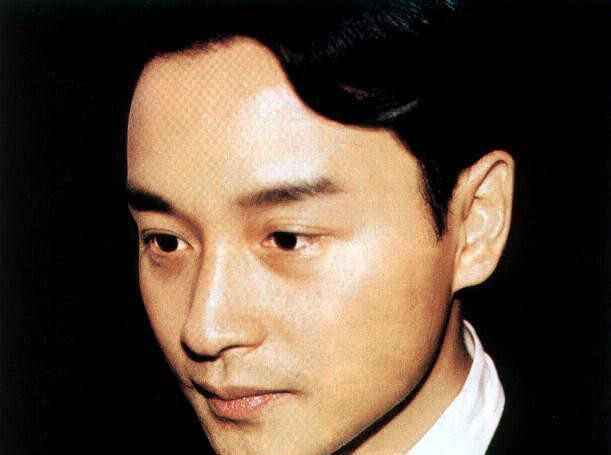 总说陈志朋和张国荣长得相像,那到底像不像呢
