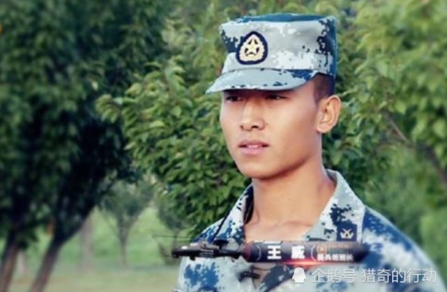 杨幂班长王威退伍,看他穿上普通衣服的那一刻