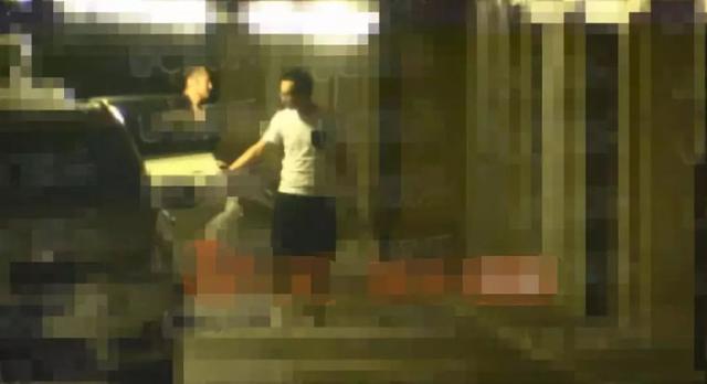 董洁带顶顶逛菜市场过中秋,不见绯闻男友踪影