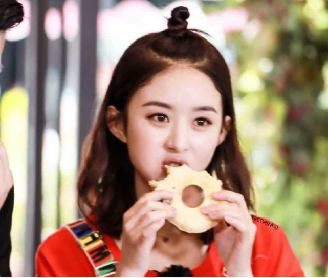 曾为赵丽颖的御用替身,一出道就是女主角,网友