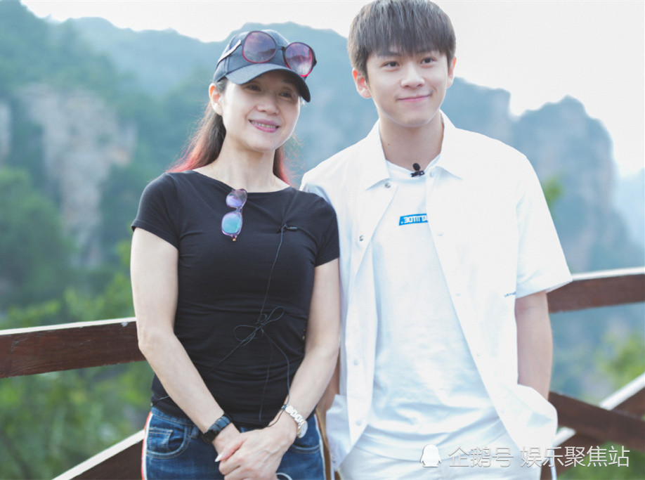 《我家那小子》最尴尬镜头,武艺妈妈过生日穿