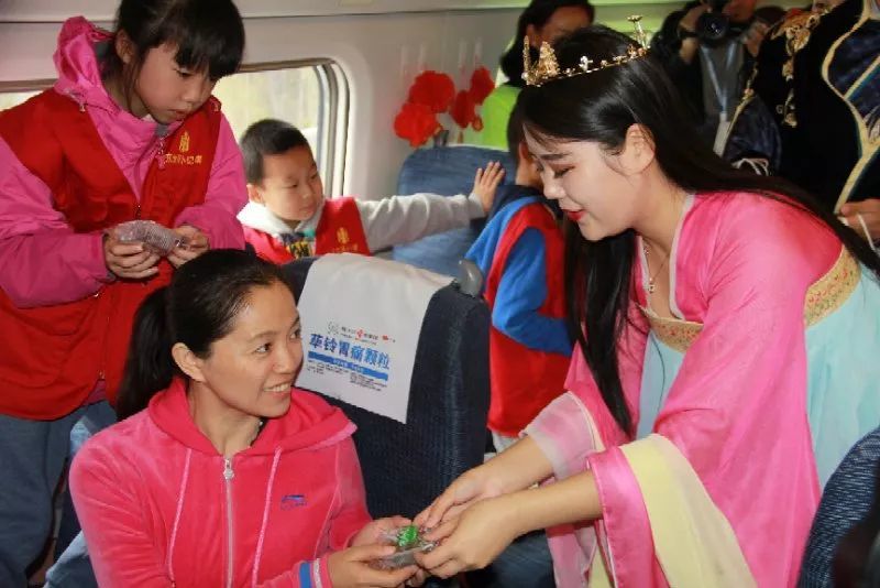 哈佳铁路什么样?他们受邀体验了一把,现场火爆