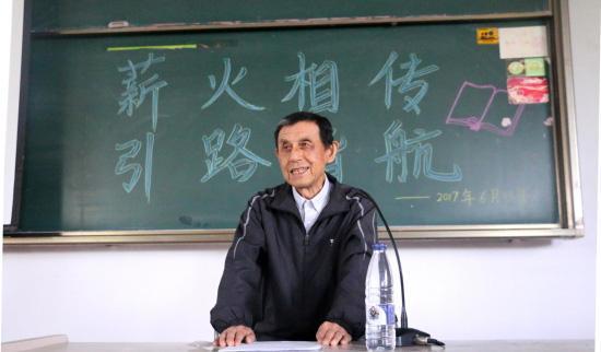 教龄集中体现了中小学教师的业绩,应该成为晋