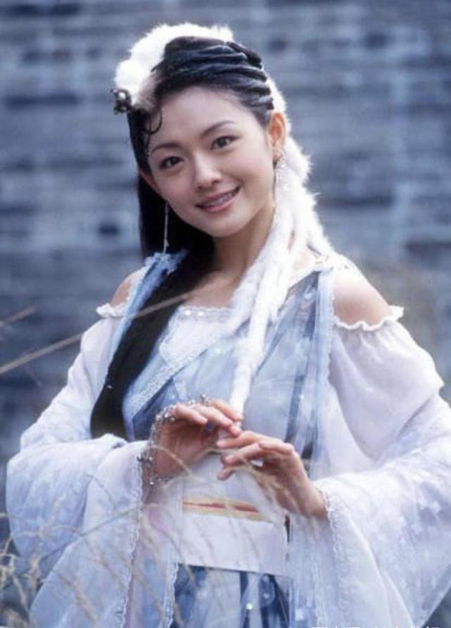 大S早年青涩照流出,婴儿肥娃娃脸似精灵,而且