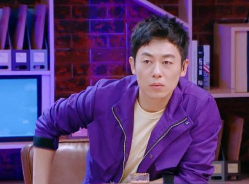 柳岩录制节目一直把衣领往下拽,谁注意到朱亚