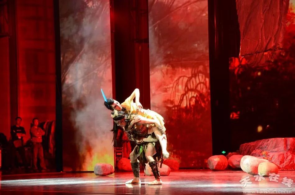 天水大型舞剧《一画开天》在敦煌上演,汇集一幅神奇的上古画卷