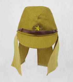 日本士兵所带的军帽叫做略帽,在它后面挂着的两片布叫垂布,可以拆卸