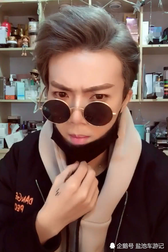 小哥哥仿妆吴亦凡,化完妆那一刻,妹子:鹿晗+吴