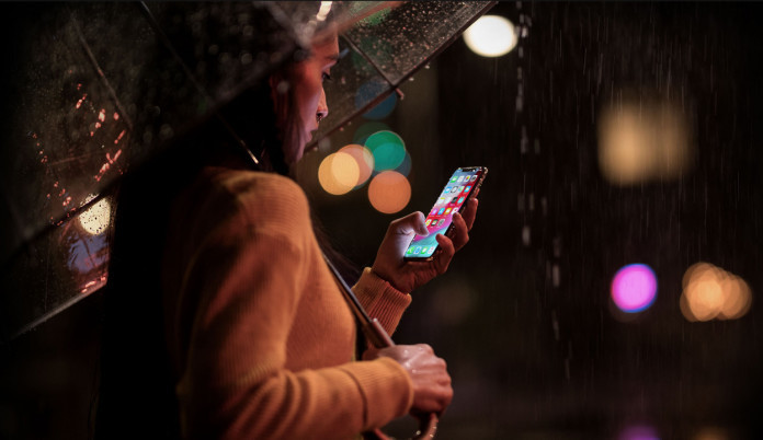 即便iPhone XS宣称采用最强玻璃,仍然不耐刮!