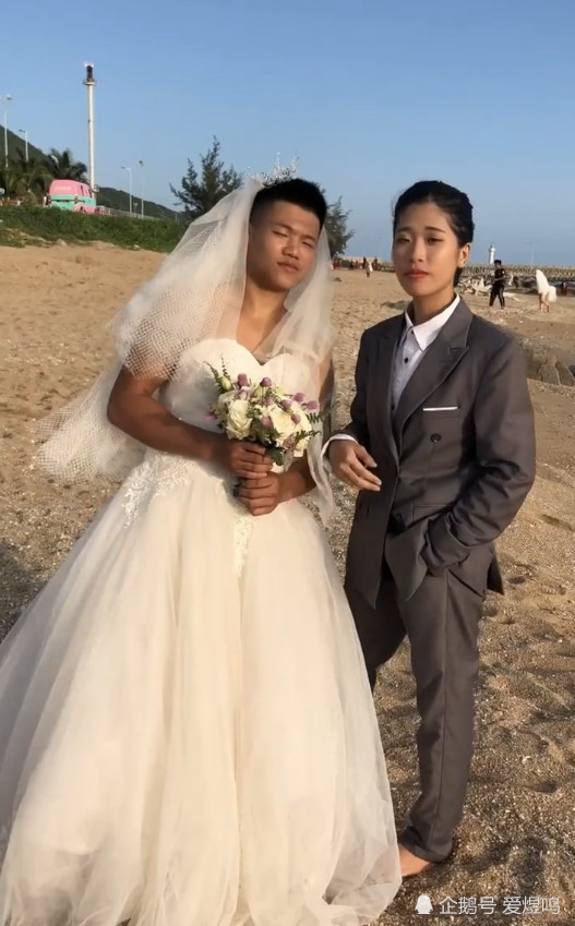 奇葩新人反串拍婚纱,看到男生嘟嘴惨不忍睹,成