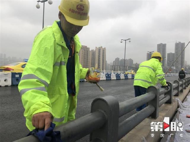 嘉陵江大桥桥面施工完成95% 有望国庆节后提前通车