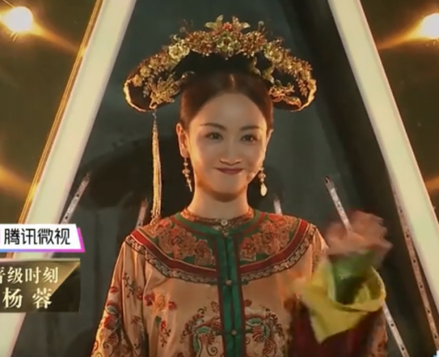 杨蓉争议晋级,有谁注意她下场的手部动作?网友