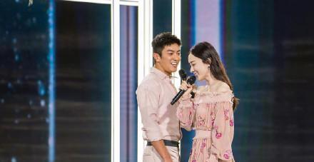 杜江上中秋晚会紧张到不会走路,霍思燕的回应