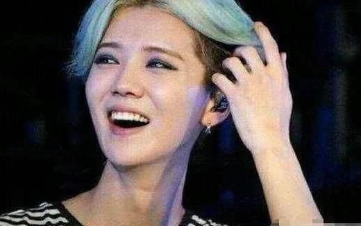 李易峰秀肌肉,张艺兴秀肌肉,鹿晗吴亦凡也秀肌