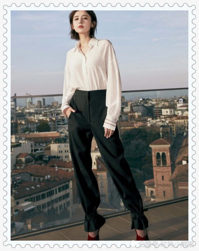 古力娜扎为撑起波浪裤够拼,竟将脚拱成90度