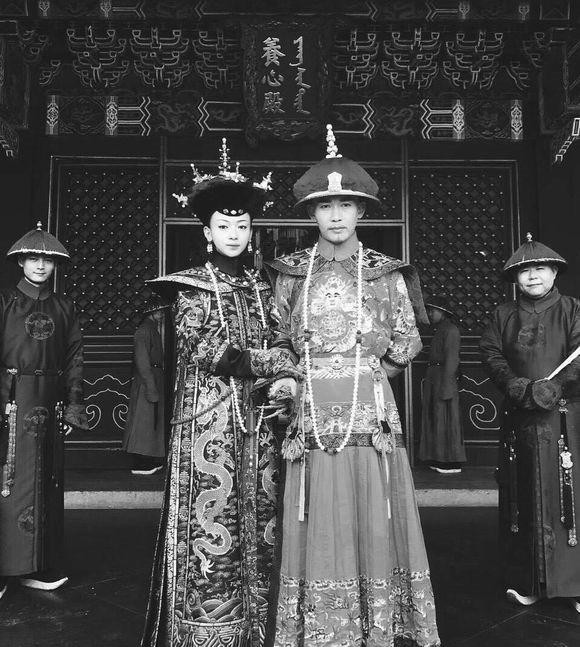清朝男女的帽饰和头饰:女子平时都喜欢梳发髻