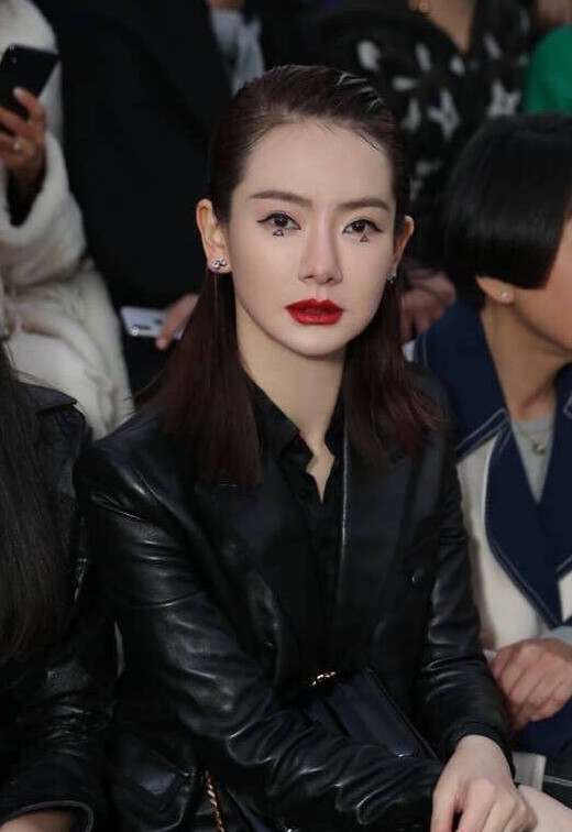 戚薇小S李圣经同框,戚薇眼妆被官方嫌弃,小S像