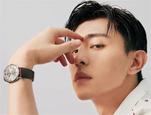 邓伦微博疑似偷偷秀恩爱,女友并不是杨紫,应采