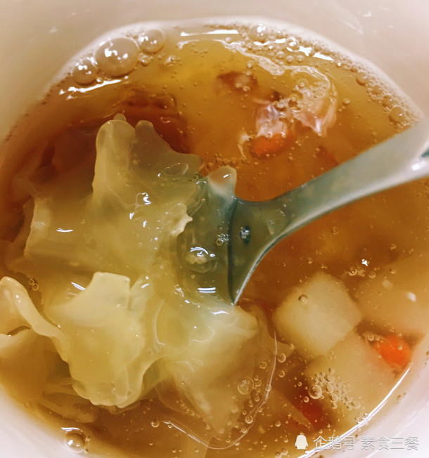 老外热议:中国人爱吃燕窝,为何却不吃燕子?网