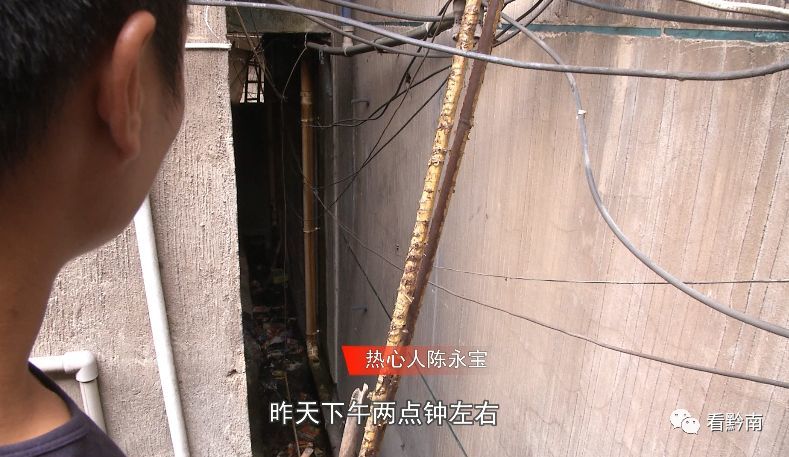 男子深夜听到哭声 臭水沟里竟掏出一名新生婴儿