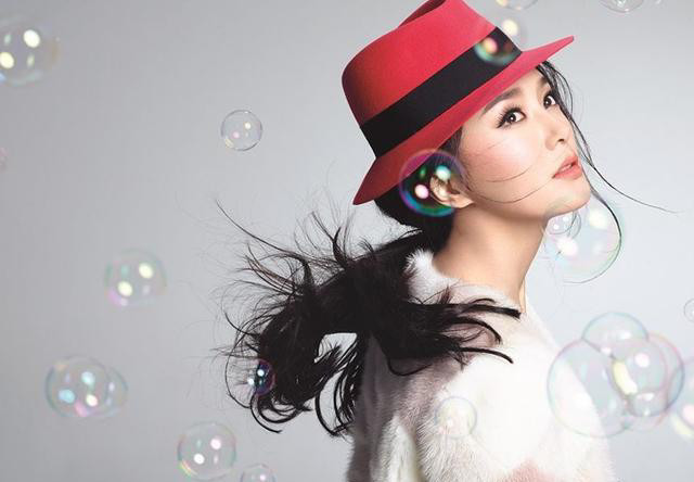 秦岚因助理下跪被封杀,事业从高峰跌入低谷,如