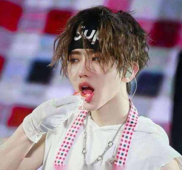 禁娘令黄子韬变肌肉男,看蔡徐坤,网友直言:真